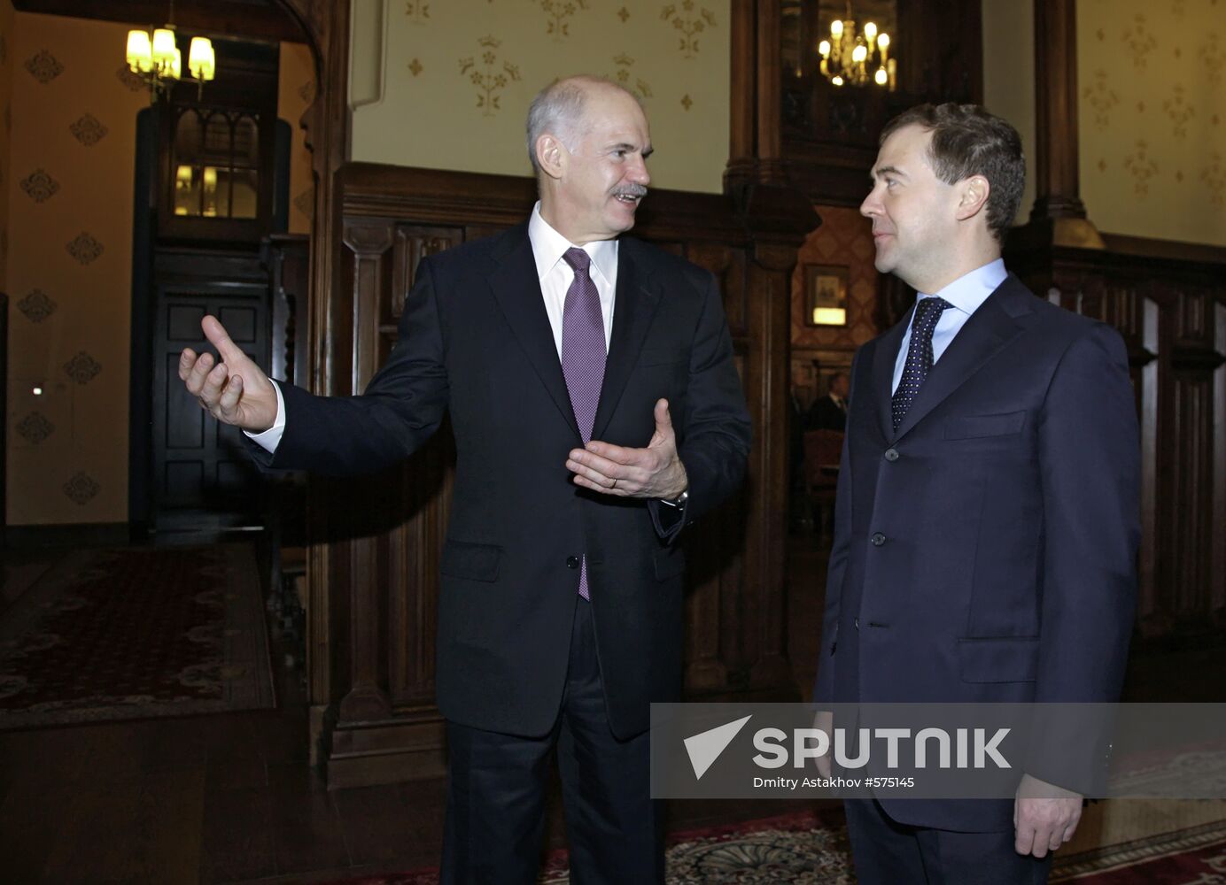 Dmitry Medvedev meets with George Papandreou