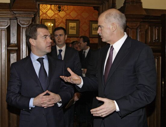 Dmitry Medvedev meets with George Papandreou
