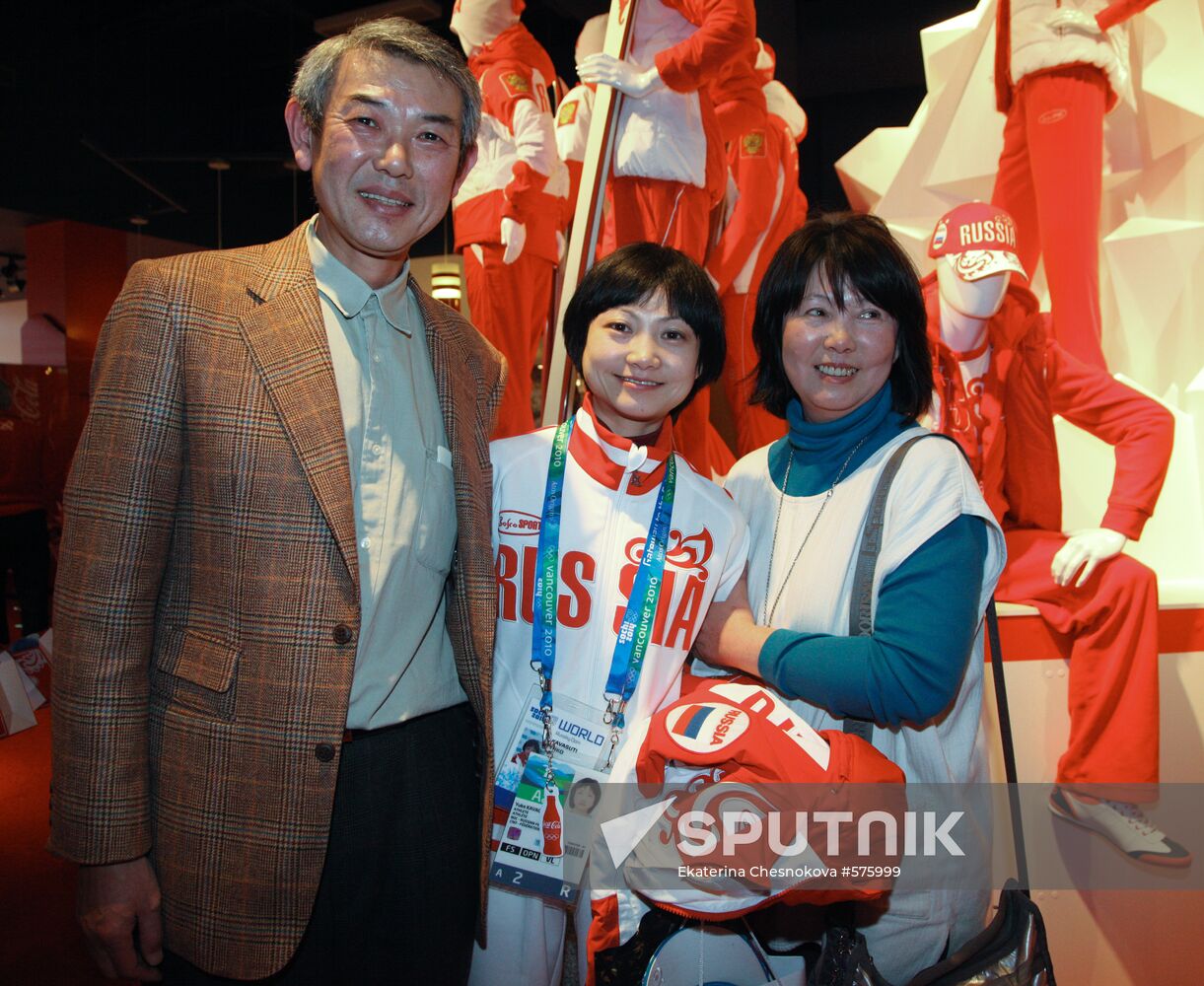 Yuko Kavaguti with her parents