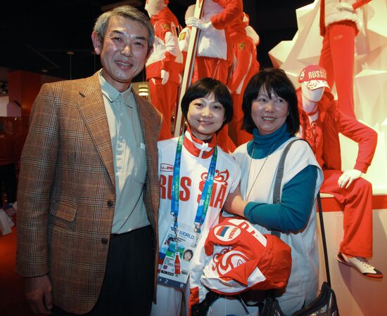 Yuko Kavaguti with her parents
