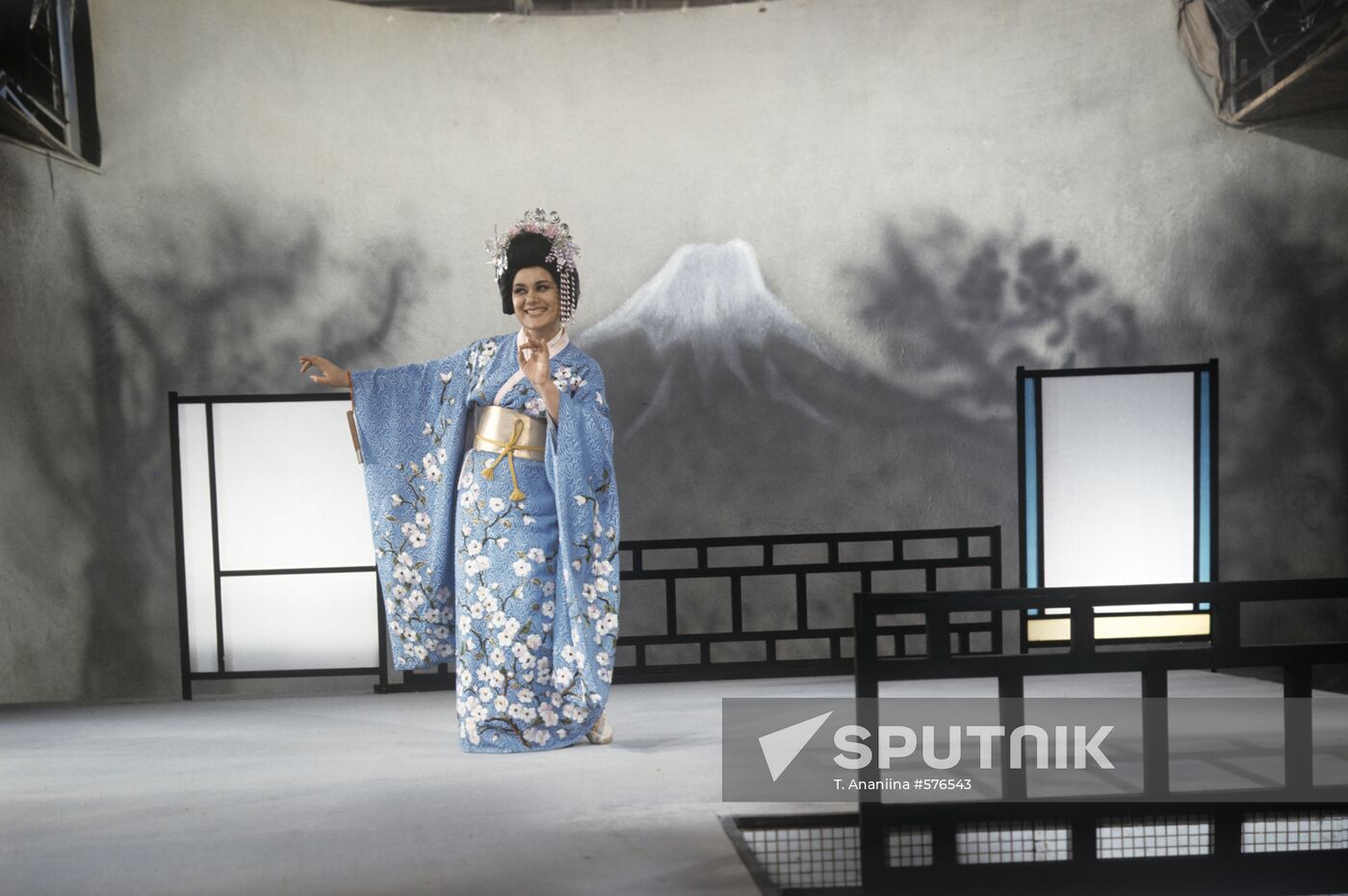 Moldovan opera singer Maria Bieşu