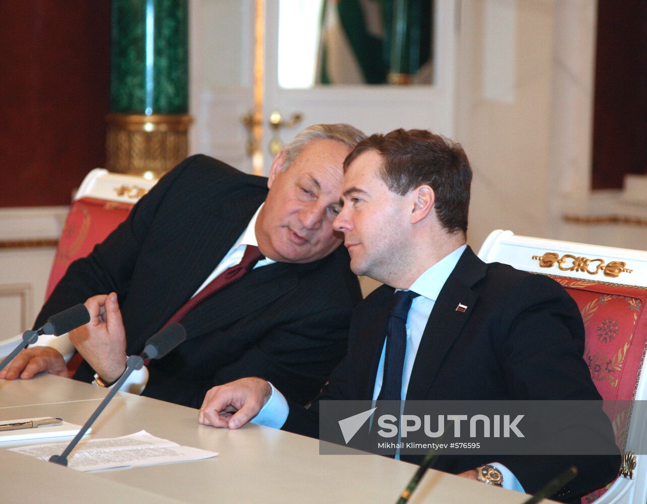Dmitry Medvedev and Sergei Bagapsh
