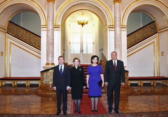 Dmitry Medvedev meets with Sergei Bagapsh