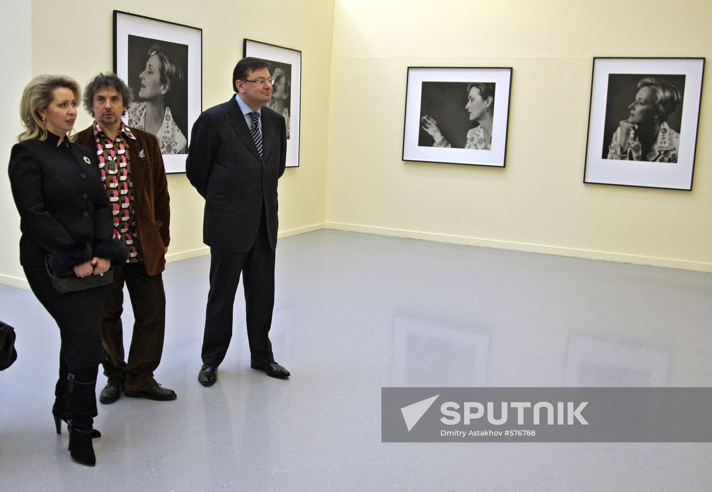 Svetlana Medvedeva attends Sergei Bermenyev's photo exhibition
