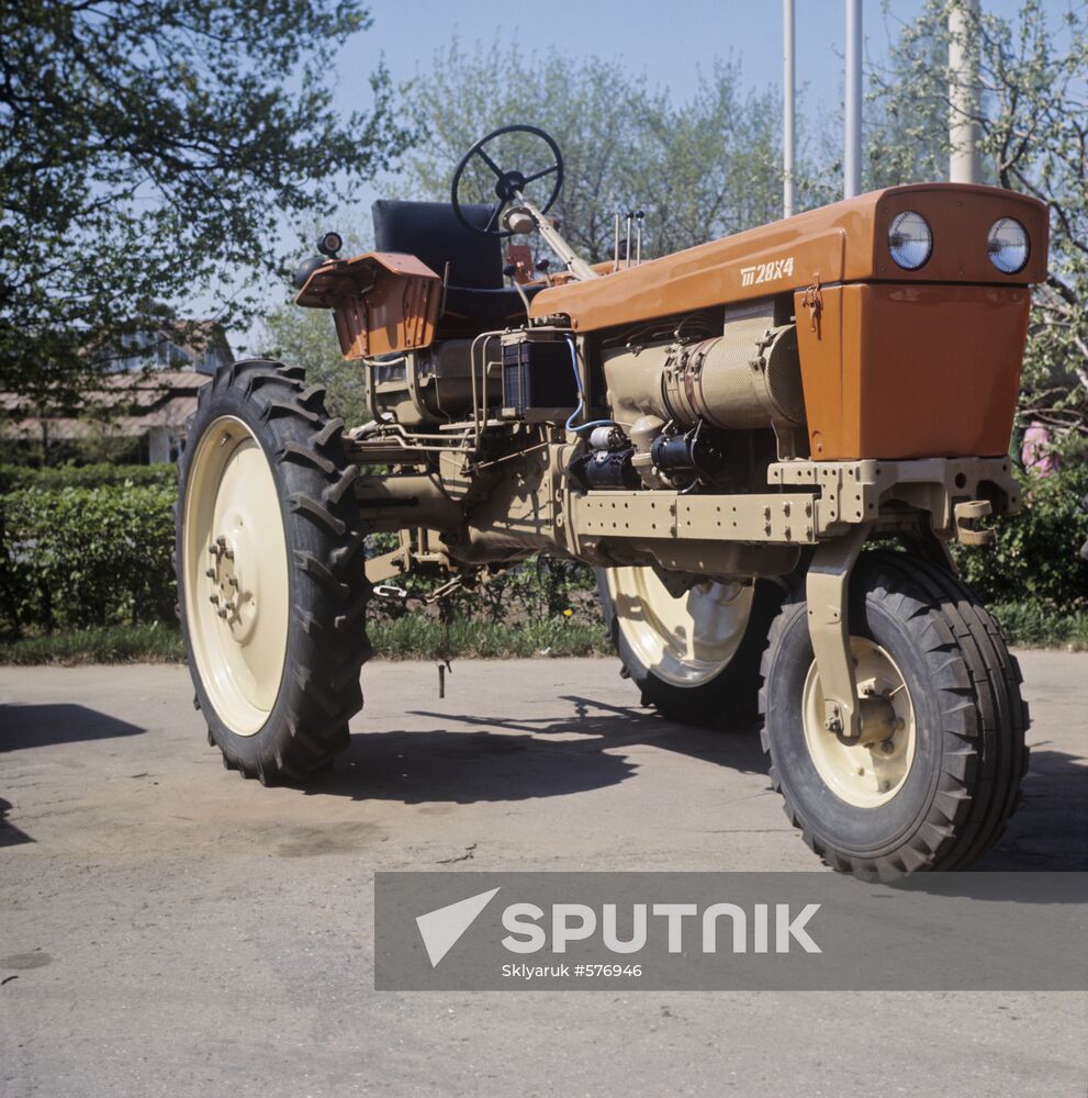 T28-Kh4 tractor