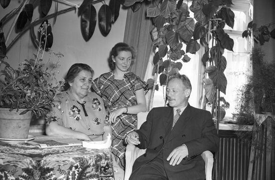 Mikhail Sholokhov in the bosom of his family