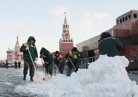 Snow removed on Red Square
