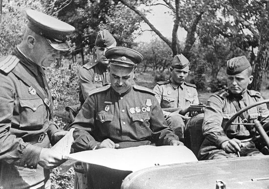 Ivan Lyudnikov and P. Zhivodyorov