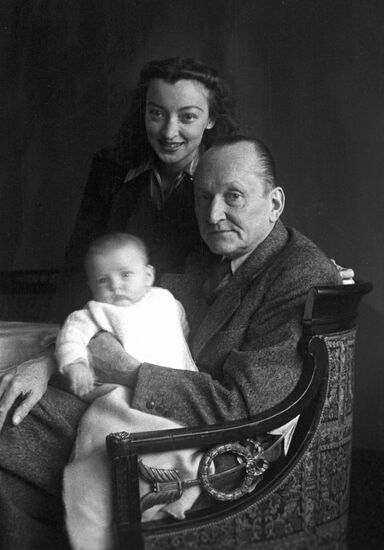 Alexander Vertinsky with family