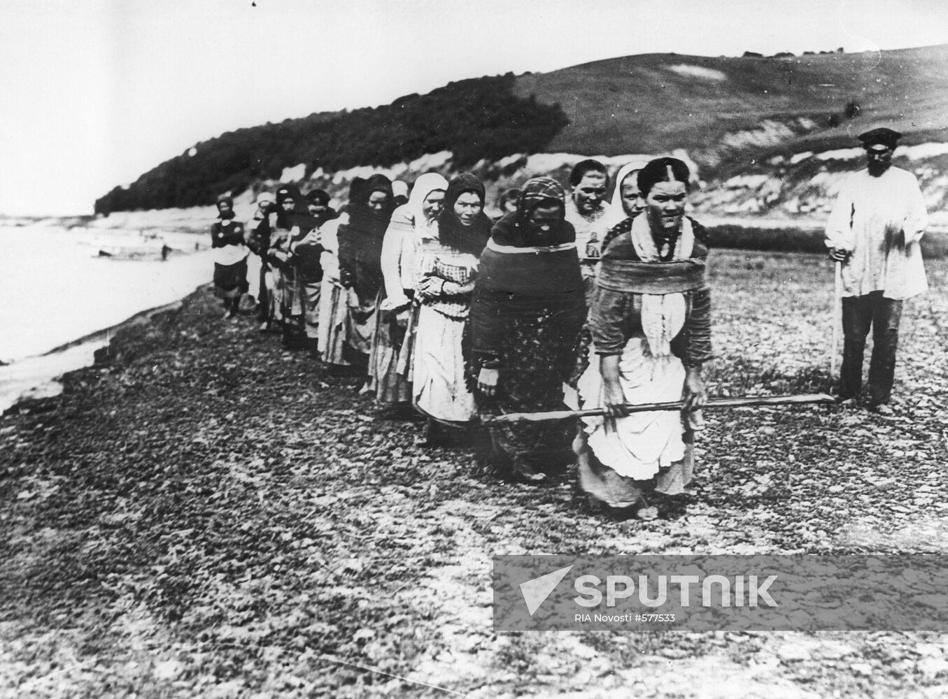 Women-Barge Haulers on Volga