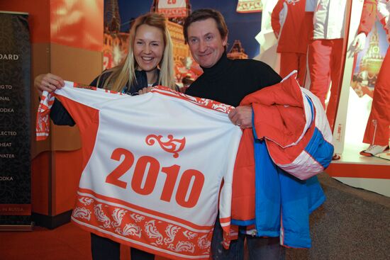 Yulia Bordovskikh and Wayne Gretzki