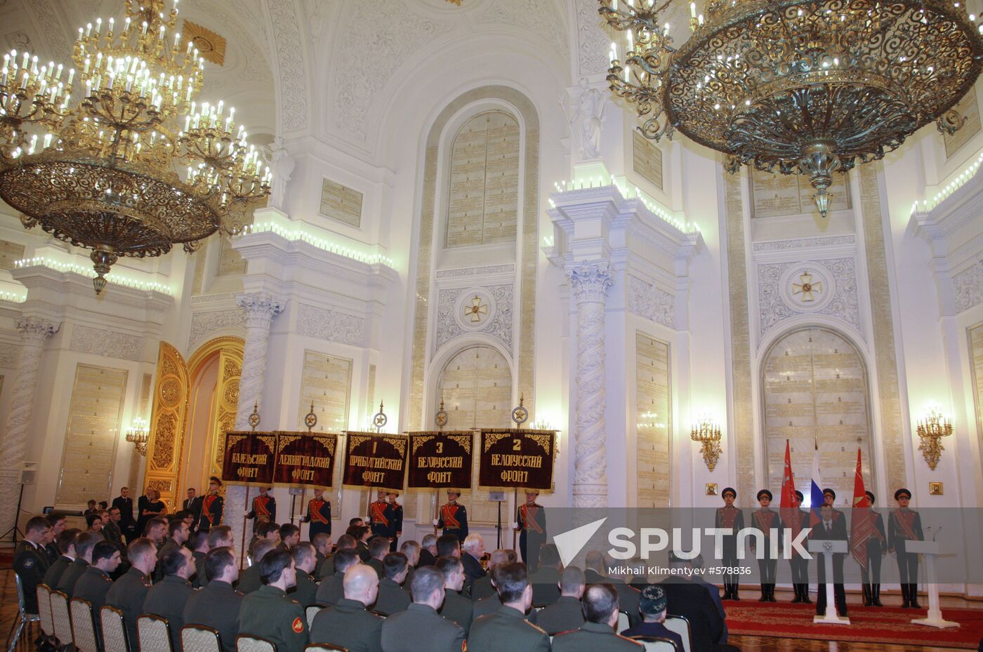 Dmitry Medvedev presents state awards to WWII veterans