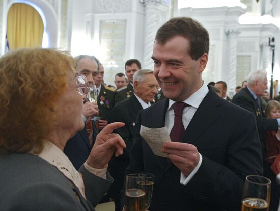 Dmitry Medvedev presents state awards to WWII veterans