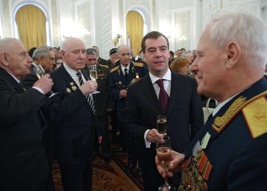Dmitry Medvedev presents state awards to WWII veterans