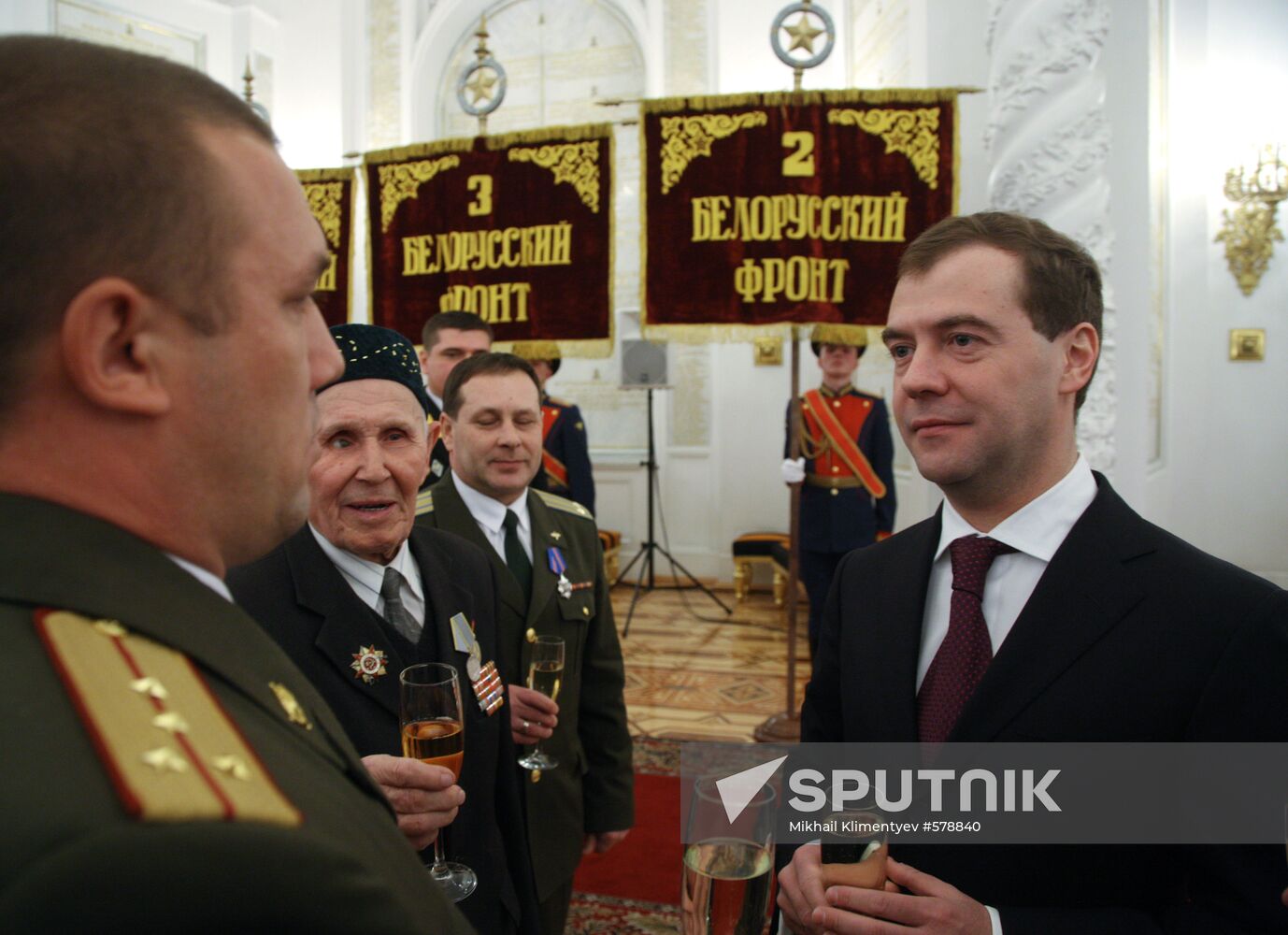 Dmitry Medvedev presents state awards to WWII veterans