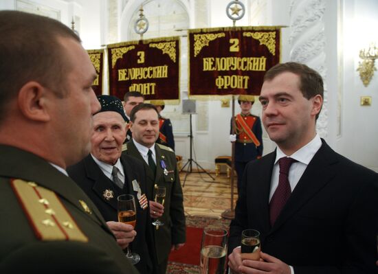 Dmitry Medvedev presents state awards to WWII veterans