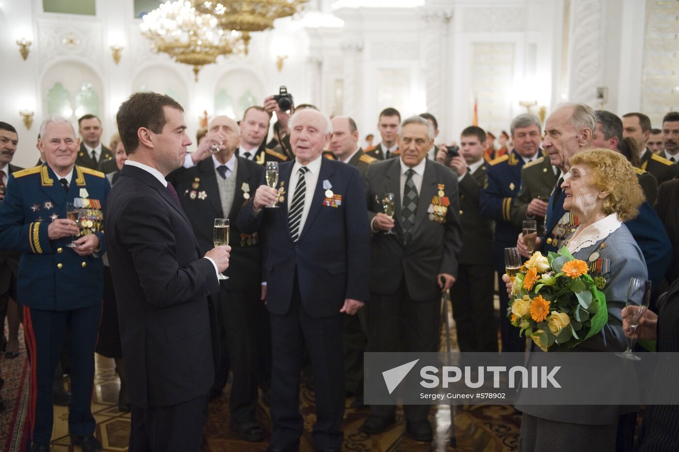 Dmitry Medvedev presents state awards to WWII veterans