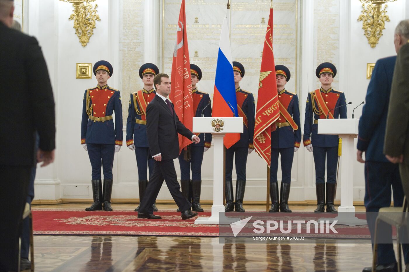 Dmitry Medvedev presents state awards to WWII veterans