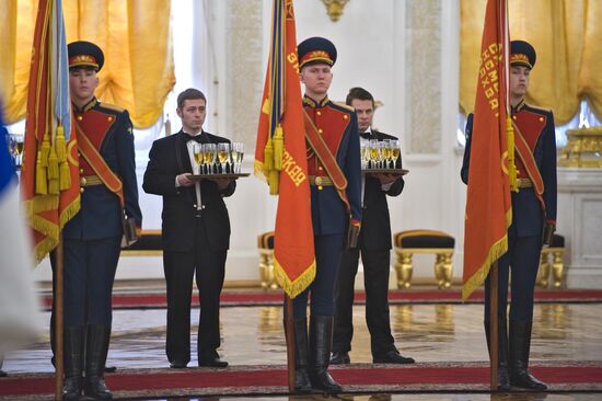 Guard of honour at state award ceremony