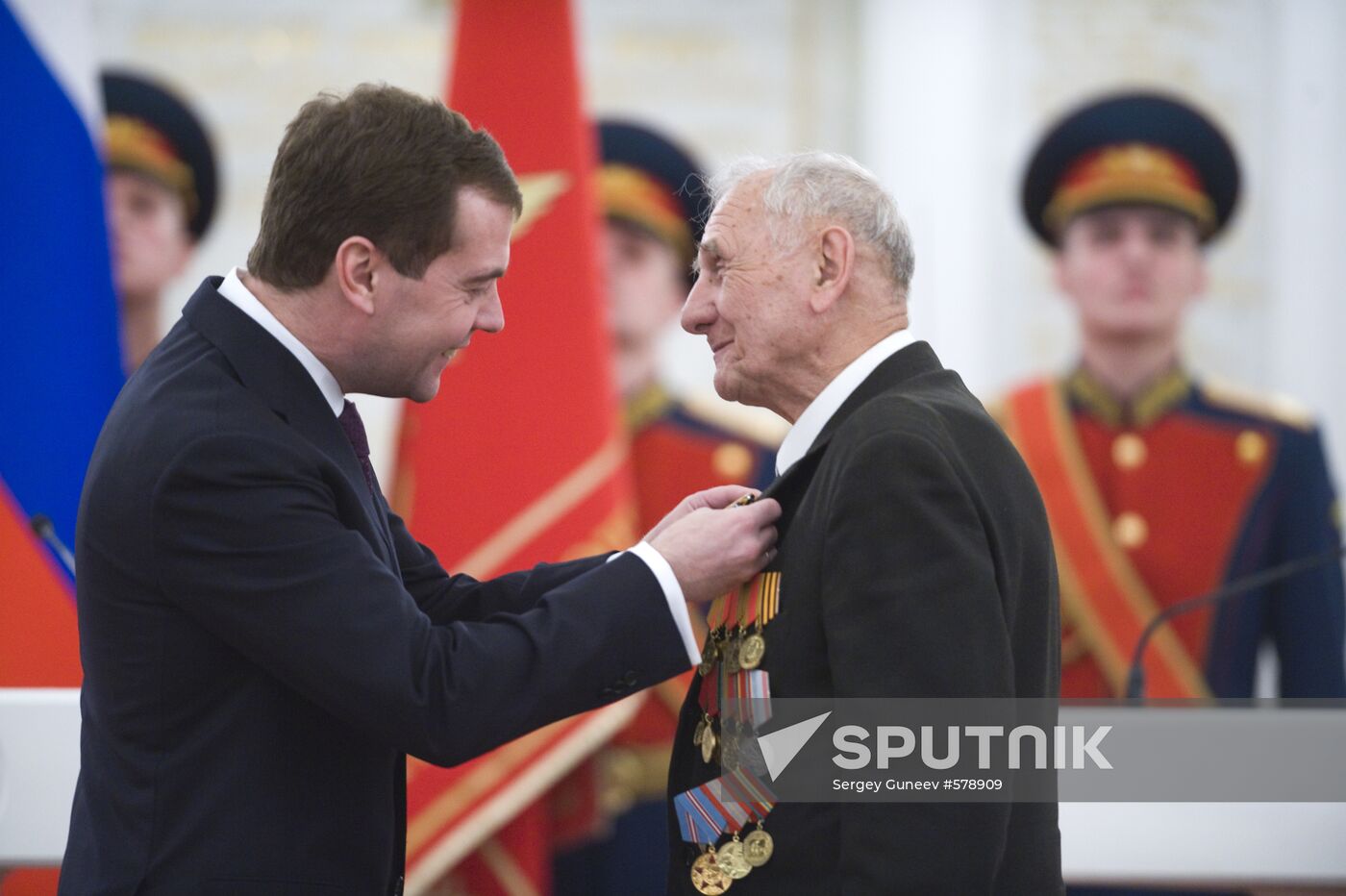 Dmitry Medvedev presents state awards to WWII veterans