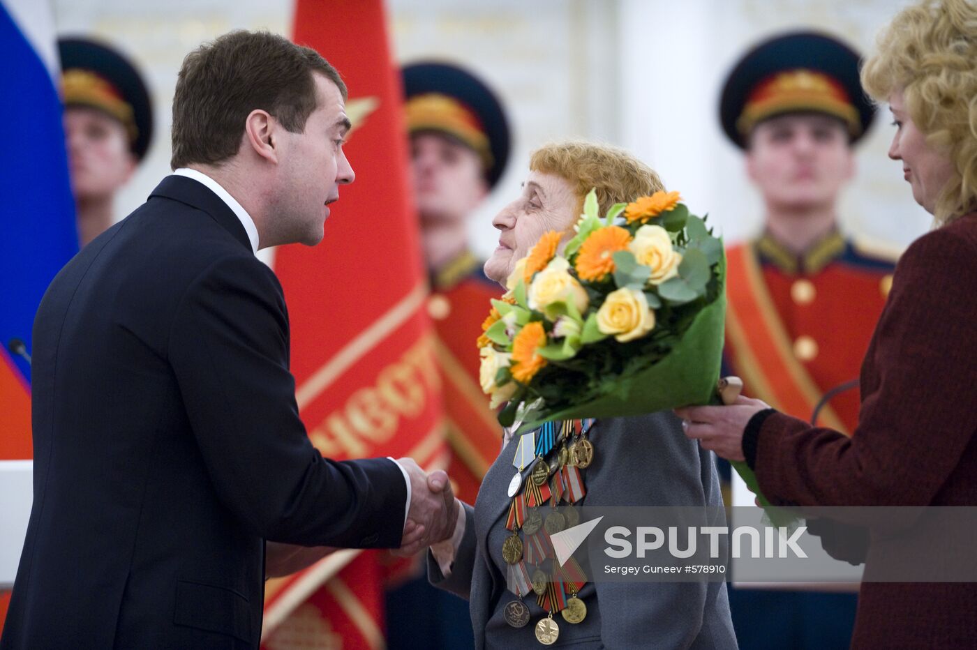 Dmitry Medvedev presents state awards to WWII veterans
