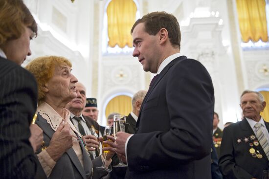 Dmitry Medvedev presents state awards to WWII veterans