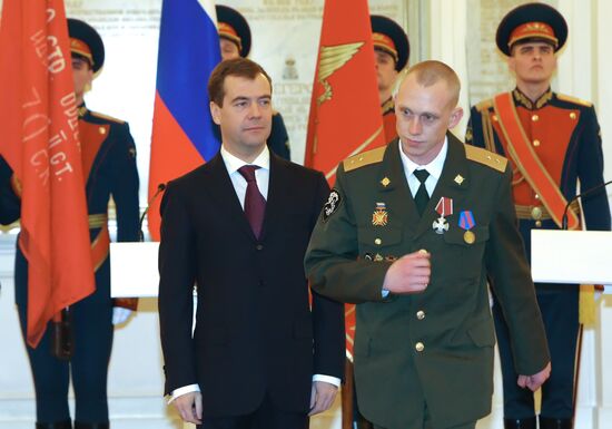 Dmitry Medvedev presents state awards to WWII veterans