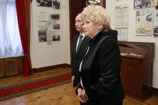 Vladimir Putin visits St. Petersburg