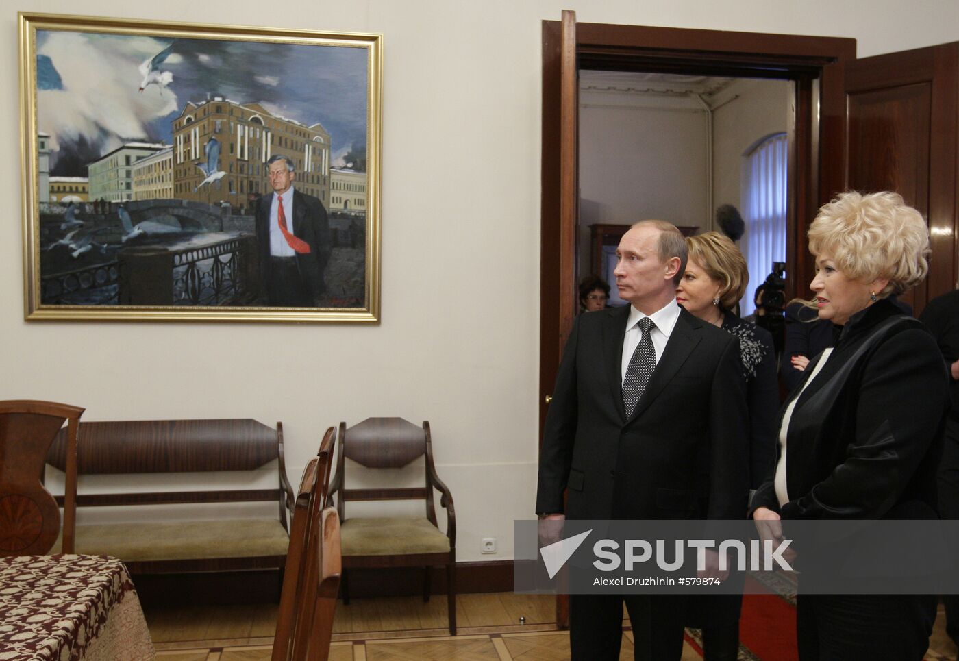 Vladimir Putin visits St. Petersburg