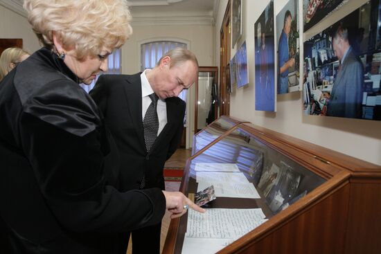 Vladimir Putin visits St. Petersburg