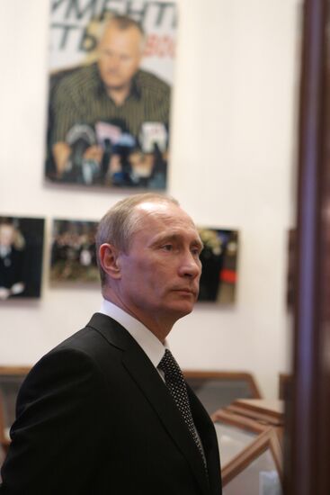 Vladimir Putin visits St. Petersburg