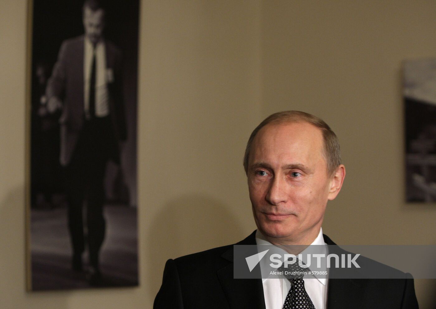 Vladimir Putin visits St. Petersburg