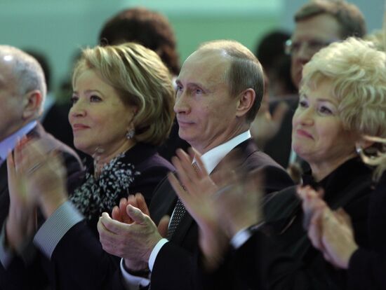 Vladimir Putin visits St. Petersburg