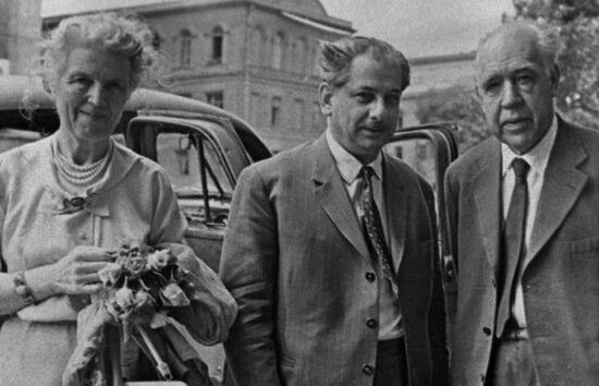 Niels Bohr and academician Elevter Andronikashvili