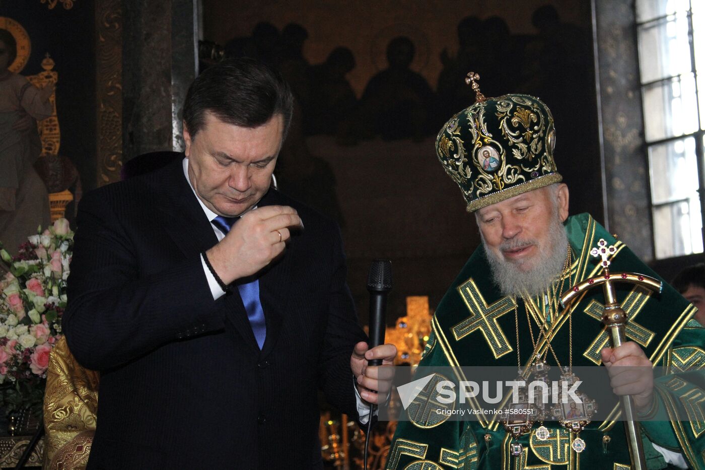 Metropolitan Volodymyr blesses Viktor Yanukovych