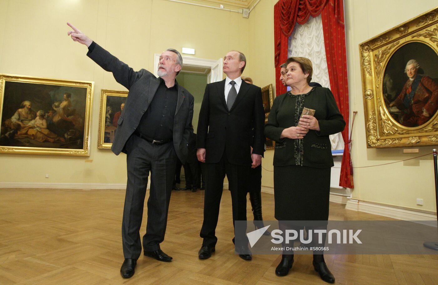 Vladimir Putin visits Mikhailovsky Castle in St. Petersburg