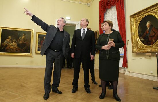 Vladimir Putin visits Mikhailovsky Castle in St. Petersburg