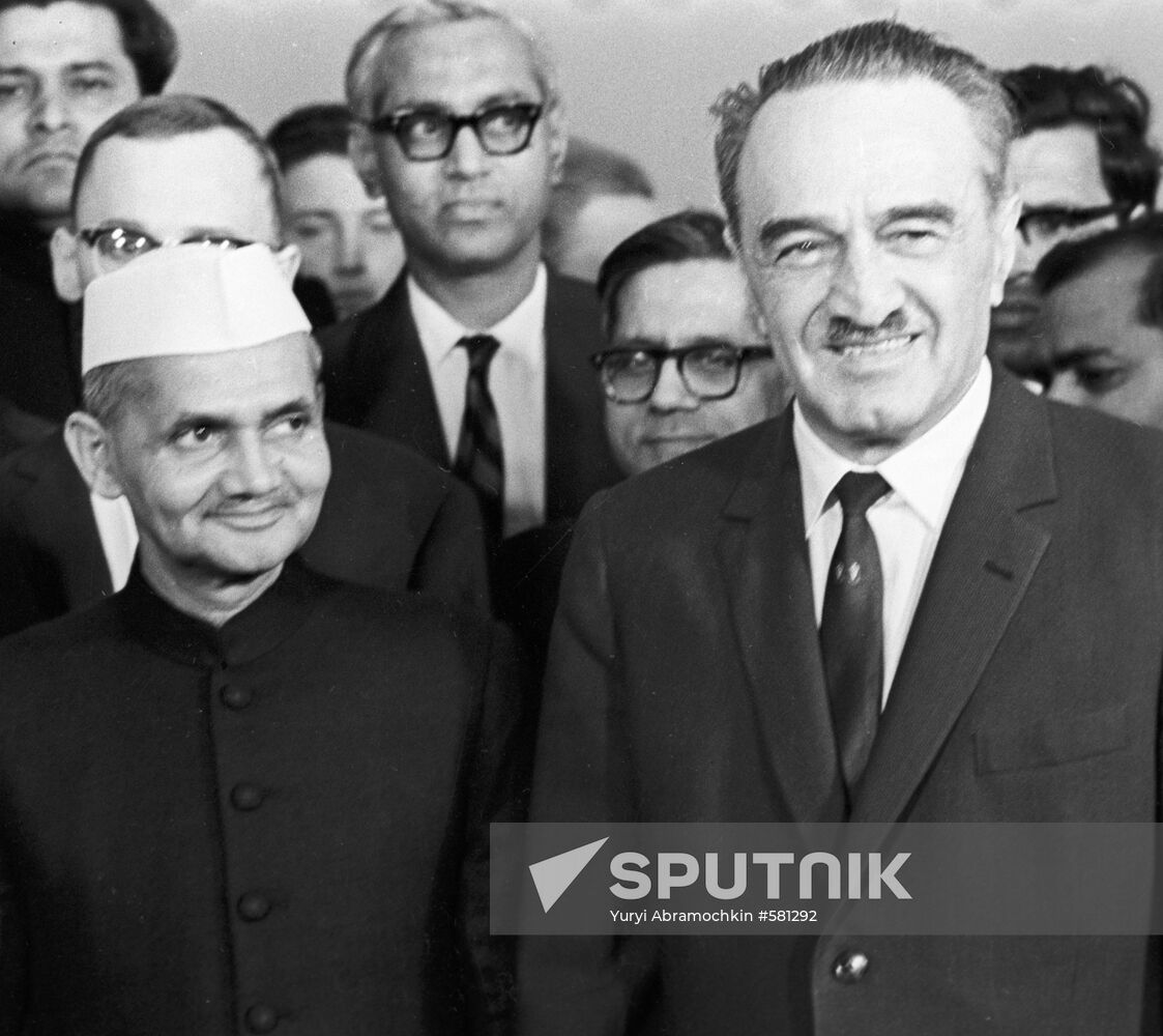 Anastas Mikoyan meeting with Lal Bahadur Shastri