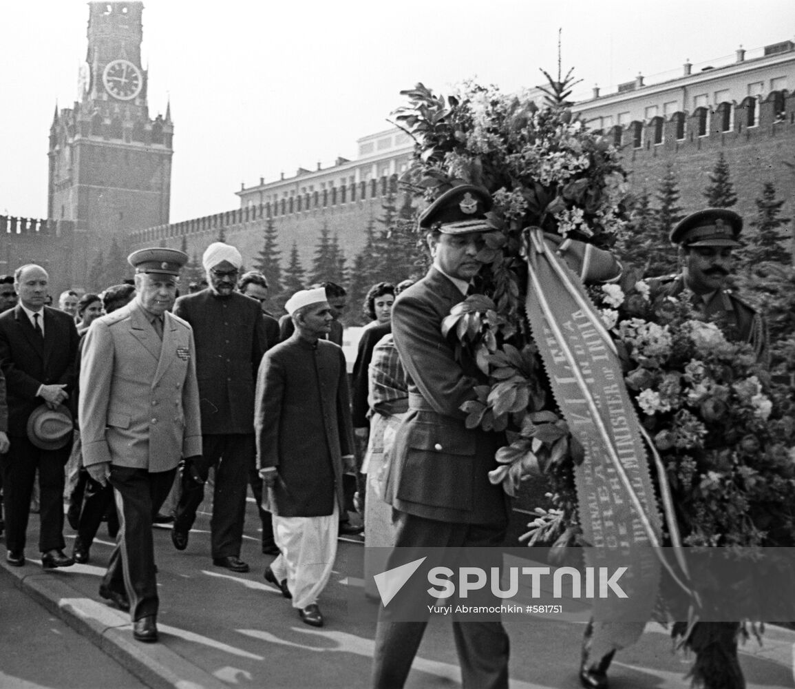 Lal Bahadur Shastri laid wreath to Lenin's mausoleum