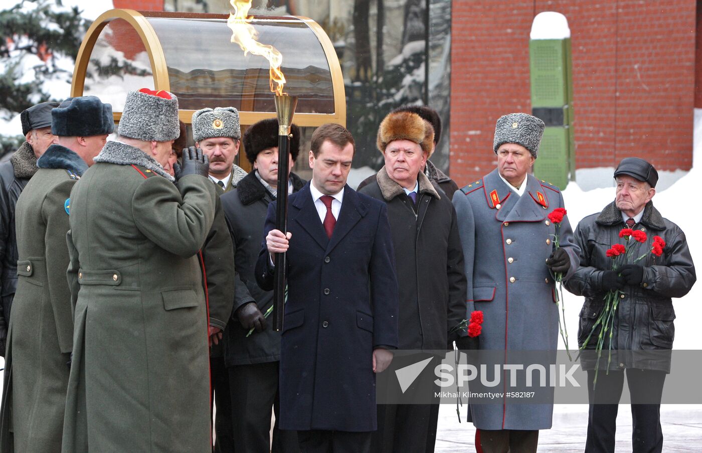 Dmitry Medvedev at Eternal Flame lighting ceremony
