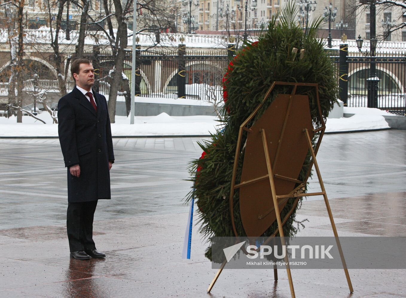 Dmitry Medvedev at Eternal Flame lighting ceremony