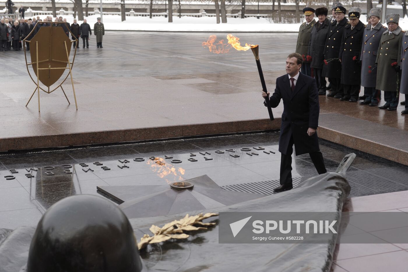 Dmitry Medvedev at Eternal Flame lighting ceremony