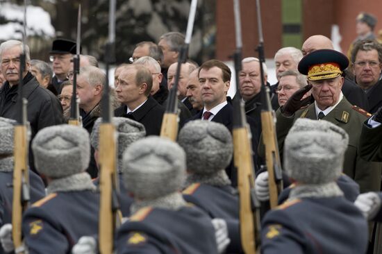 Dmitry Medvedev and Vladimir Putin attending ceremony