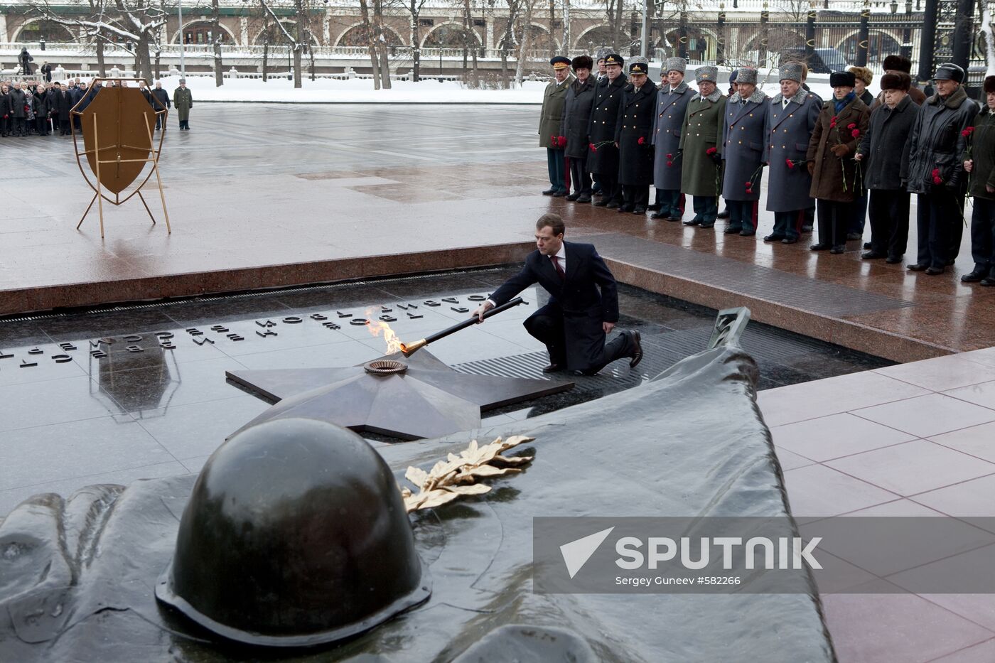 Dmitry Medvedev at Eternal Flame lighting ceremony