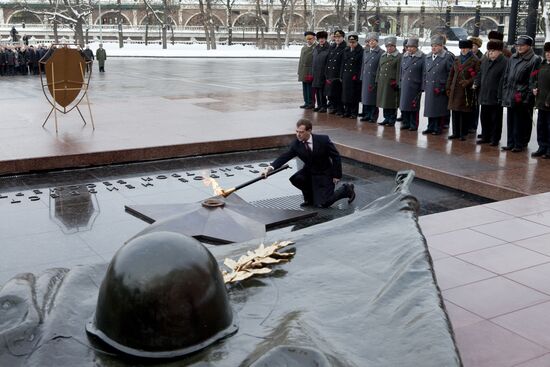 Dmitry Medvedev at Eternal Flame lighting ceremony