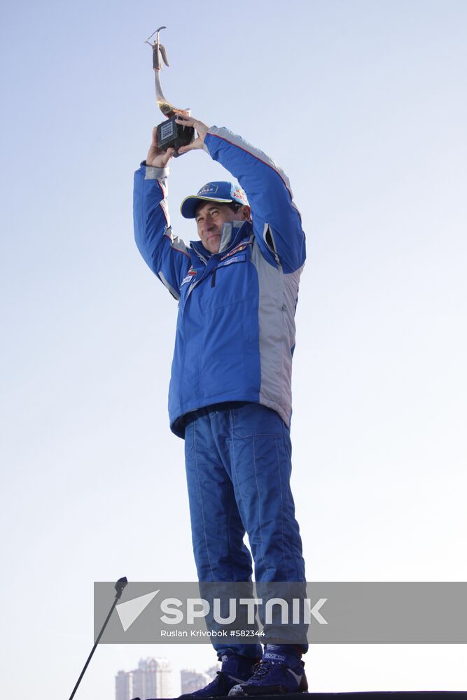 Behind Steering Wheel all-stars car race