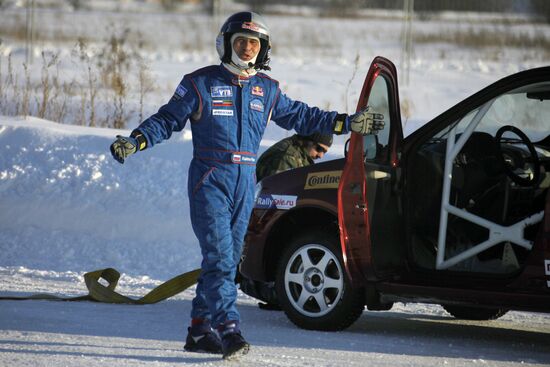 Behind Steering Wheel all-stars car race