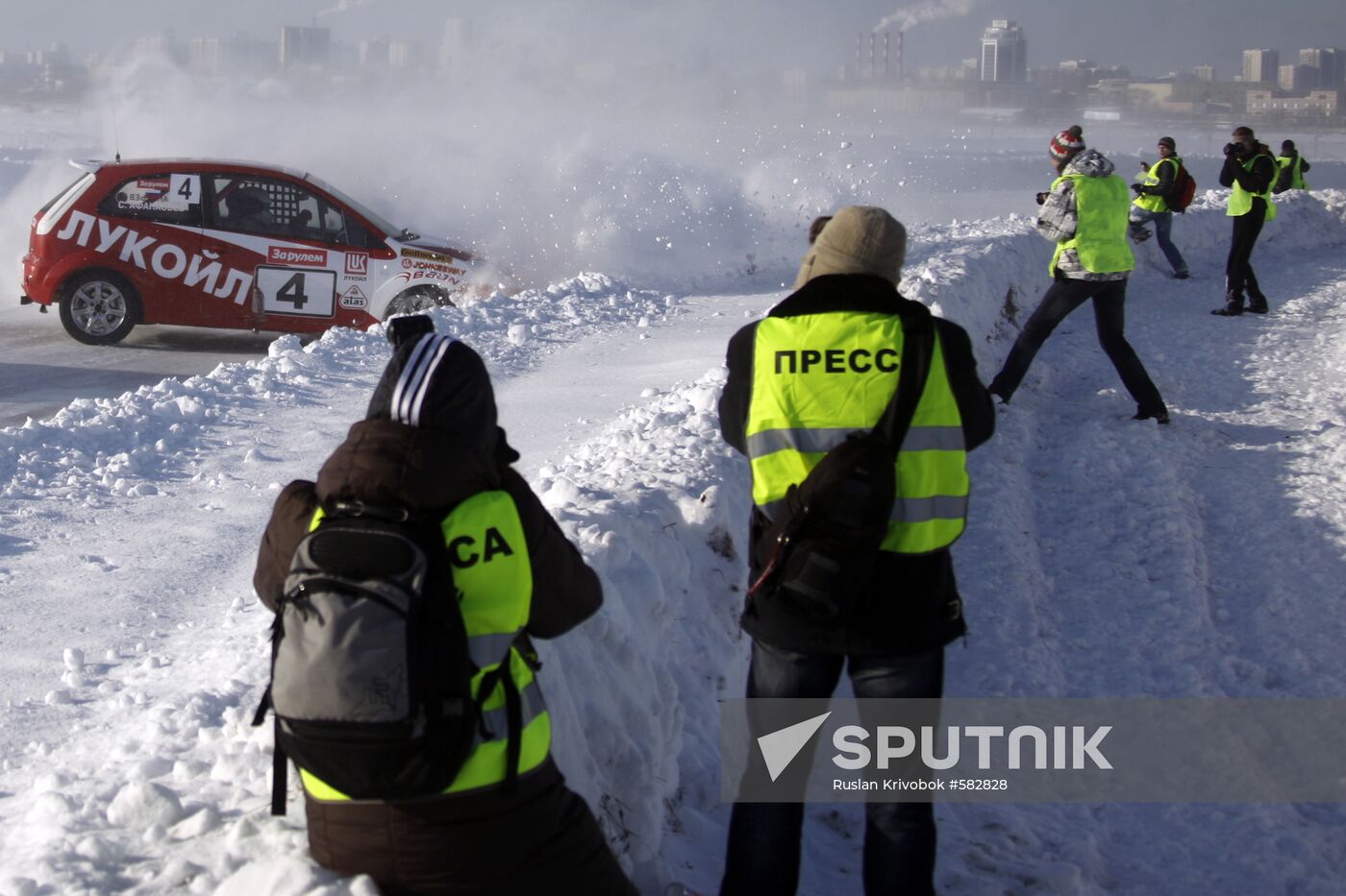 Behind Steering Wheel all-stars car race