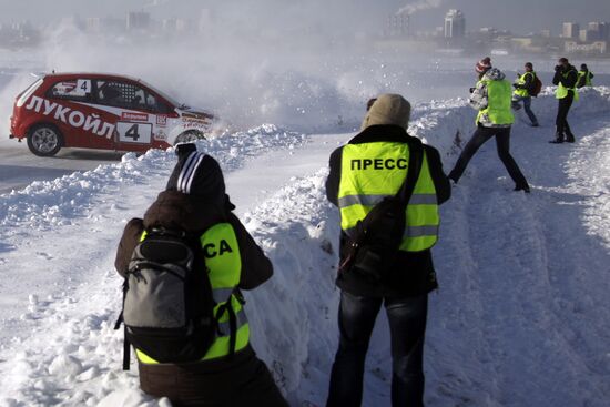 Behind Steering Wheel all-stars car race
