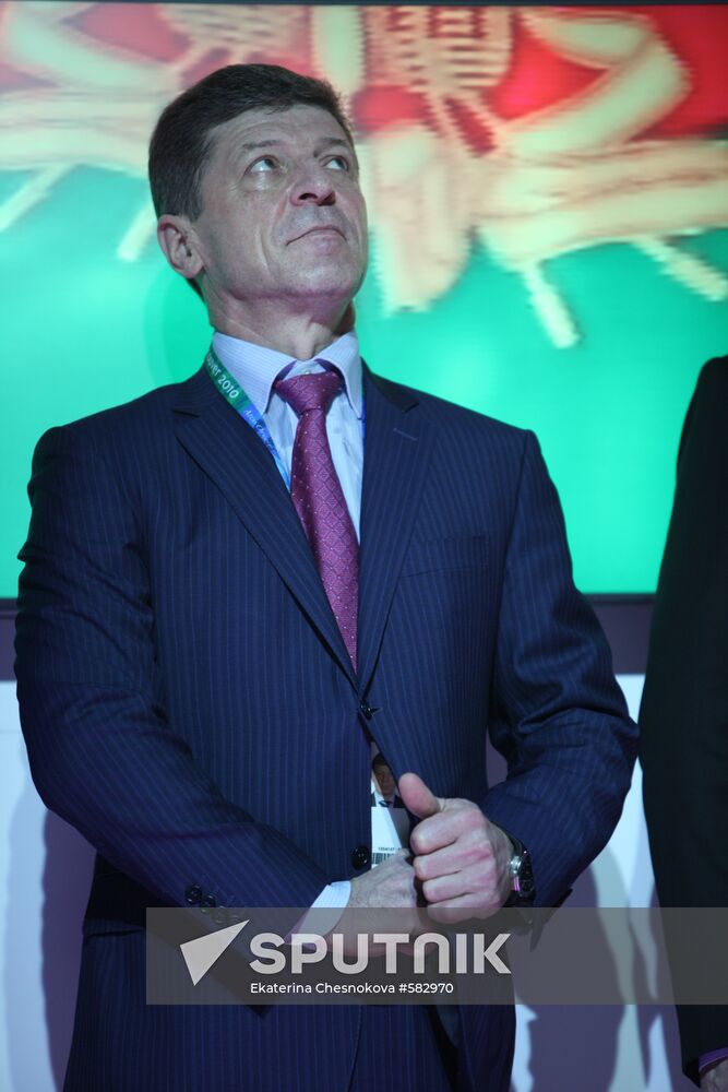 Gordon Campbell and Anatoly Pakhomov